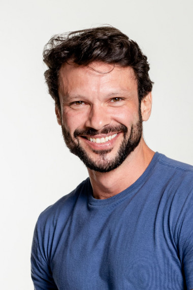 <Paulo Camilo
